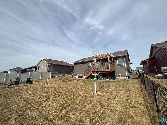 4th image of 2301 S Creekview Ave