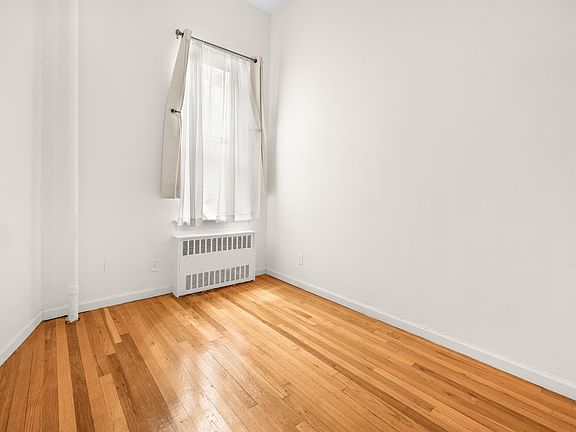 4th image of 404 W 51st St #1R