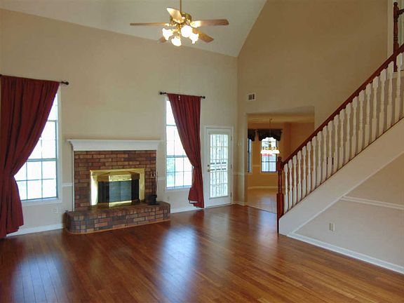 4th image of 3589 Earlynn Dr