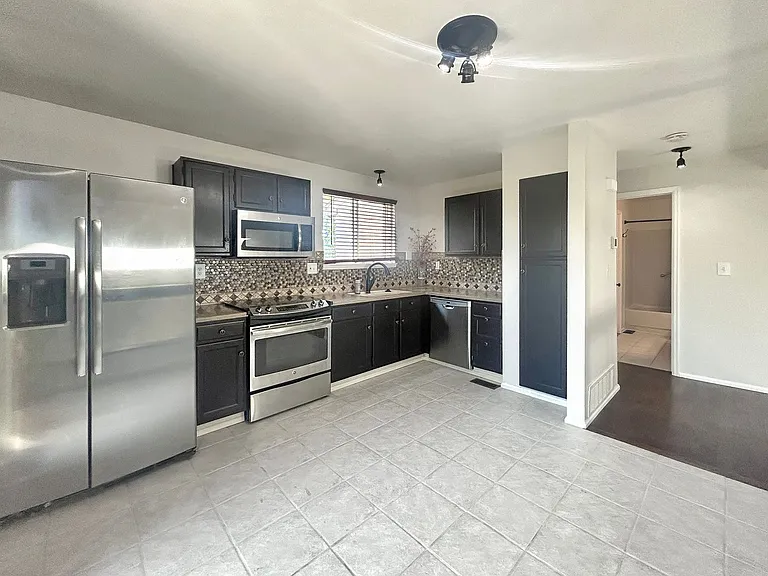 8059 S Johnson Ct — Photo 11
