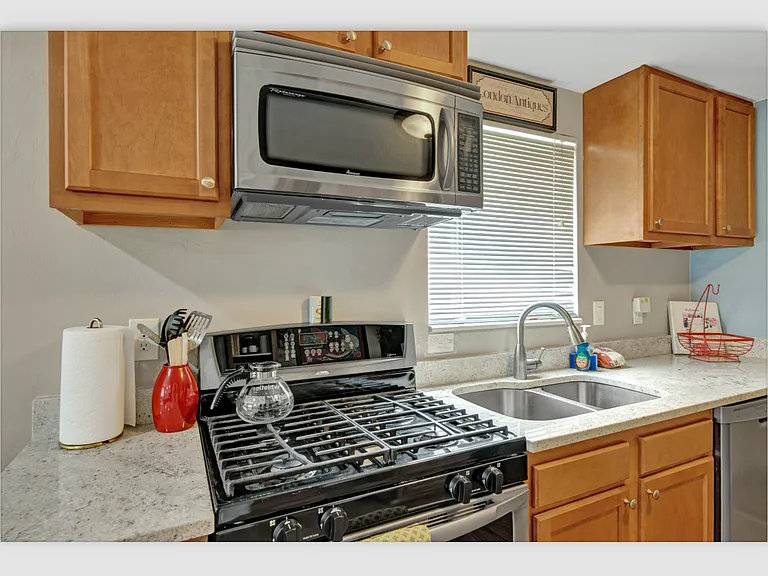 1315 S Wolff St — Photo 15