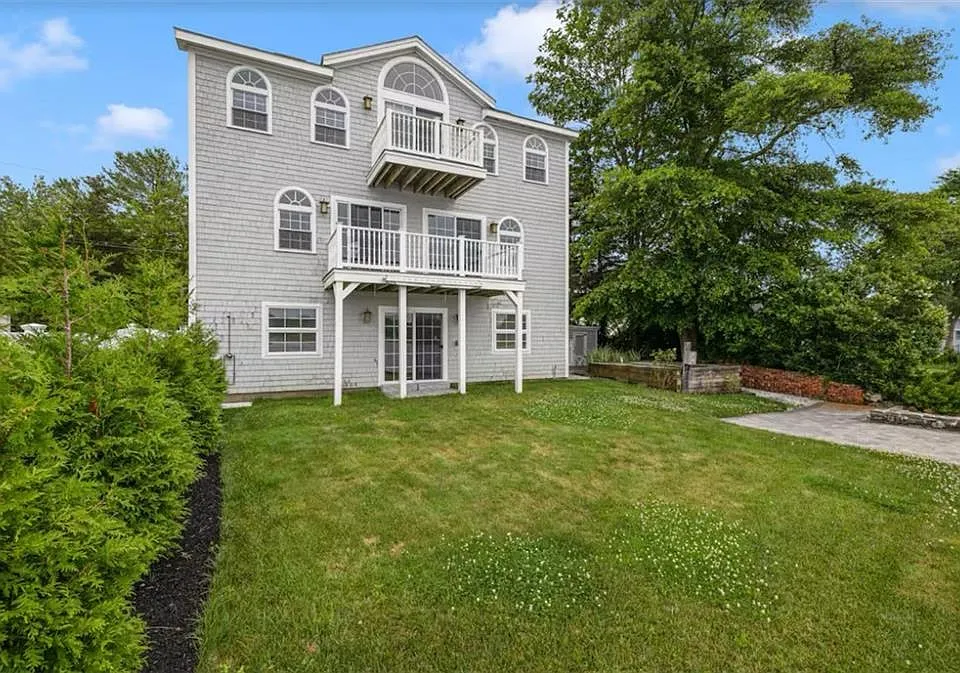 67 Lawrence Ct