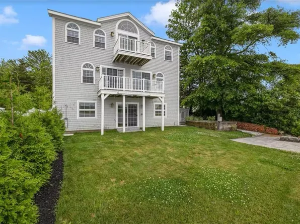 67 Lawrence Ct, Tiverton, RI 02878