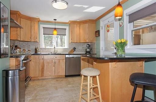 3rd image of 120 Pearl St