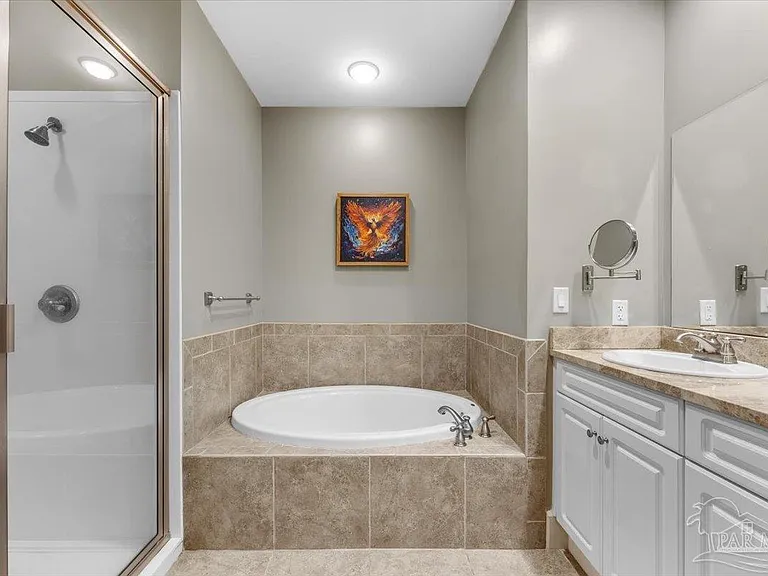 214 W La Rua St — Photo 16