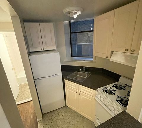 4th image of 329 E 92nd St APT 1A