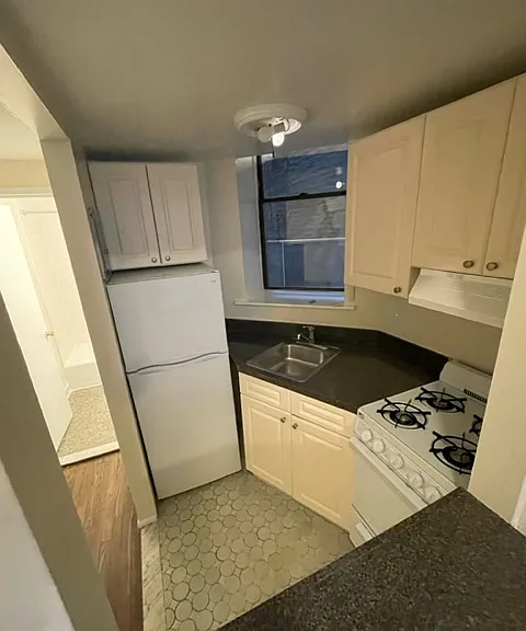 329 E 92nd St #1A — Photo 4