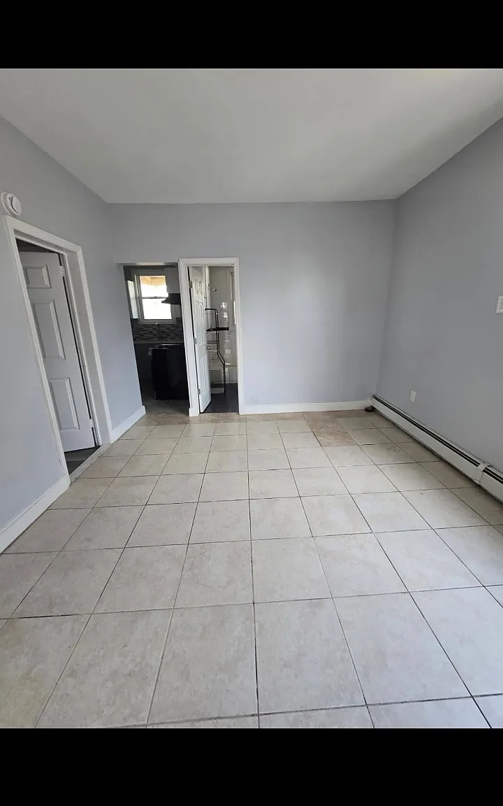 3 bed, $1,900 — Photo 3