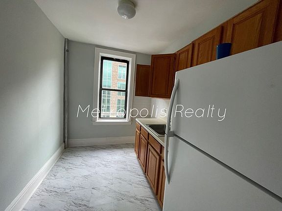 4th image of 31-18 Newtown Ave #4