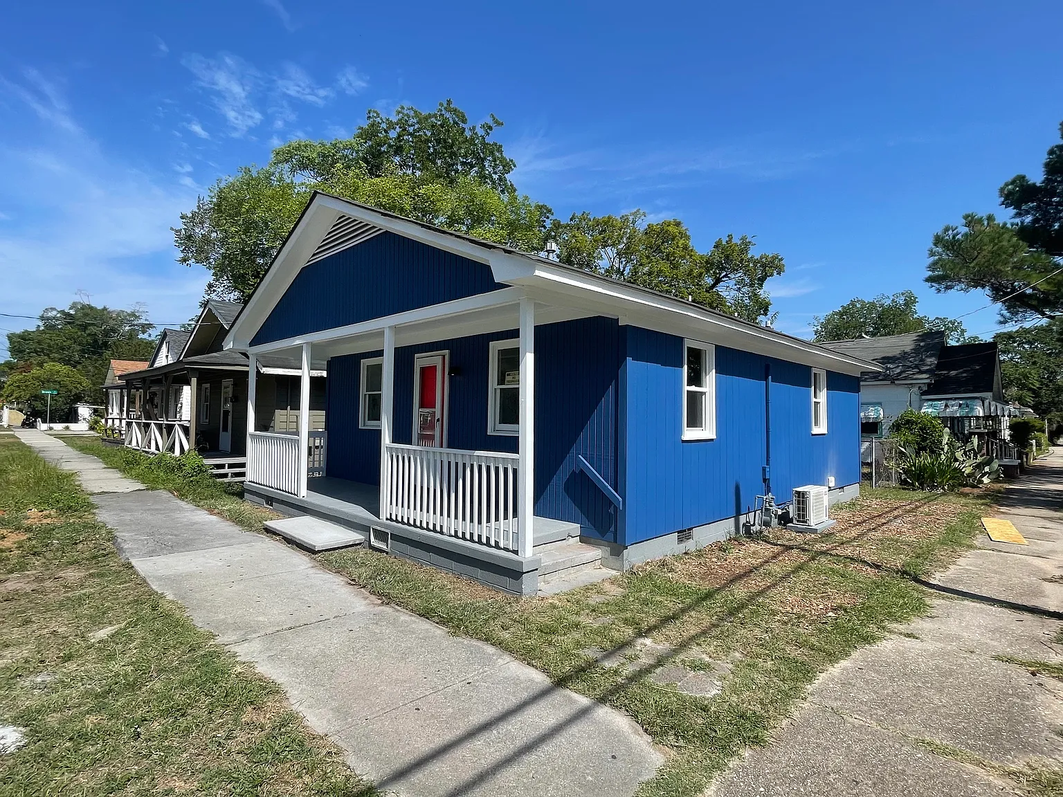 3 bed, 744 sqft, $2,000 — Photo 2