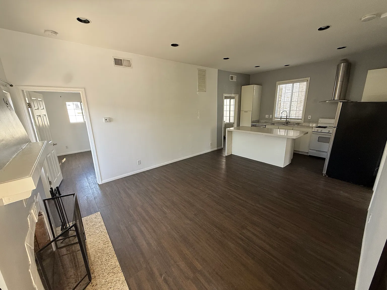 2 bed, 800 sqft, $2,950 — Photo 1