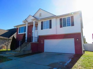 728 Falcon Dr, Dundee, MI 48131