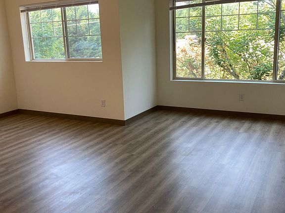 5th image of 15222 10th Ave SW #122