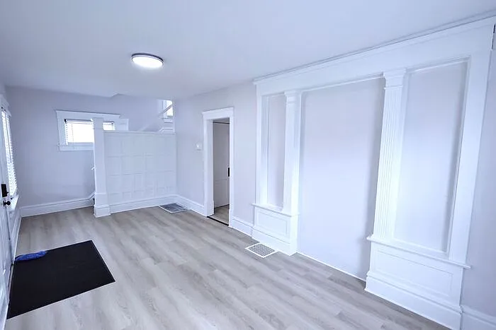 991 Diana Ave — Photo 2