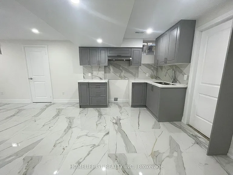 65 Lola Cres — Photo 4