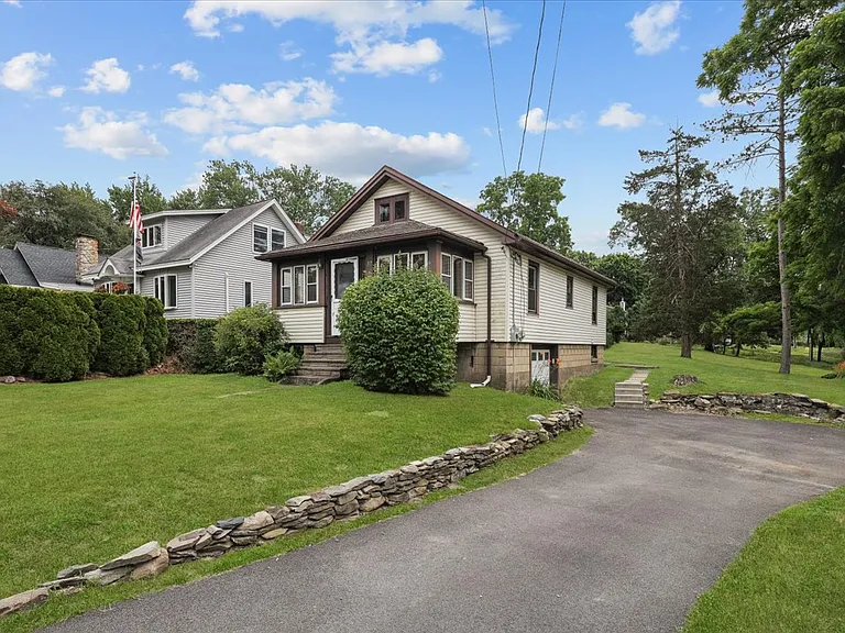 37 Yates Ave — Photo 4