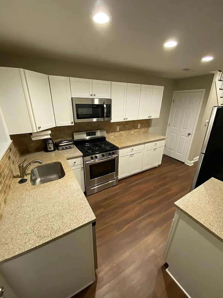 2 bed, 942 sqft, $1,650 — Photo 2