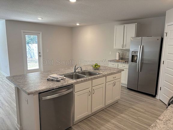 5th image of 5379 Peach Dr