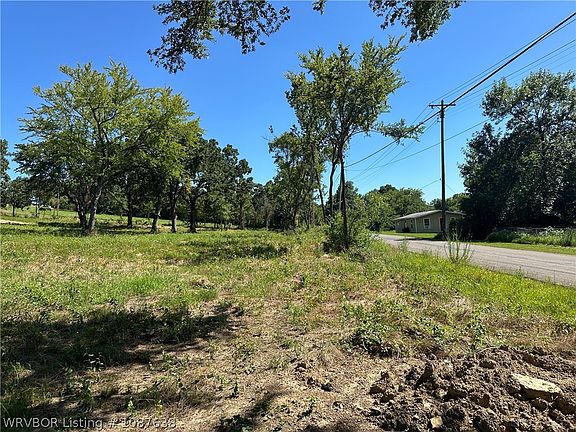 3rd image of 808 Morris Creek Rd