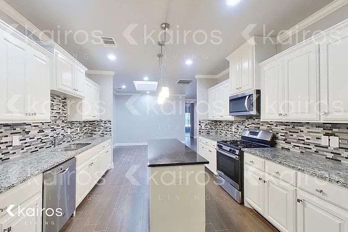 7308 Mosley St — Photo 6