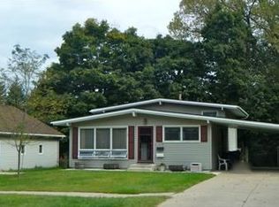 3316 Rosewood Ct NE, Cedar Rapids, IA 52402