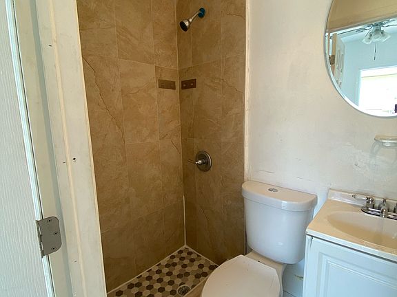 4th image of 115 NE 192nd St #A