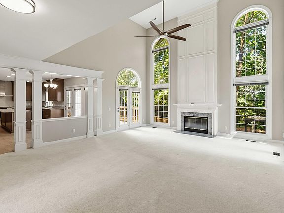 5th image of 104 Strathburgh Ln