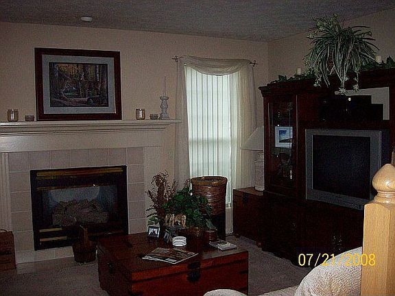 Formal Living Room w/Fireplace