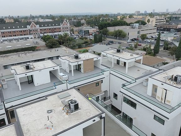 3rd image of 733 N Gramercy Pl