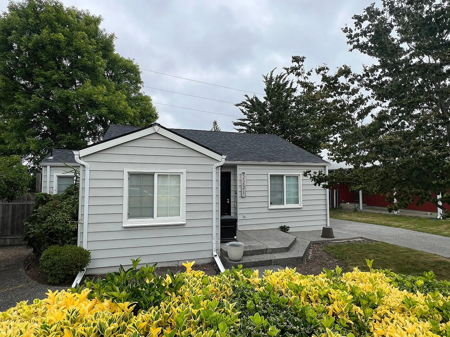 Cozy 2 Bedroom Home — Photo 2
