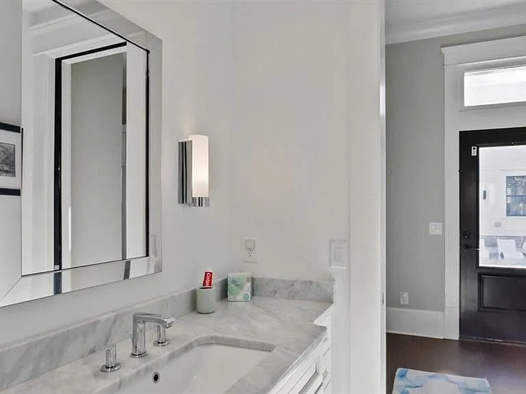 1013 Euclid Ave NE — Photo 5
