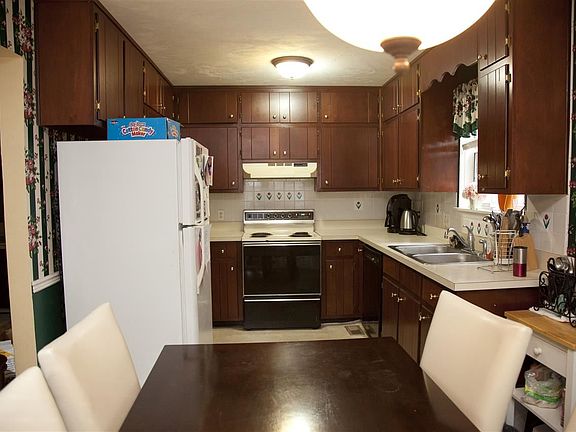 3rd image of 4557 Barclay Ln APT B