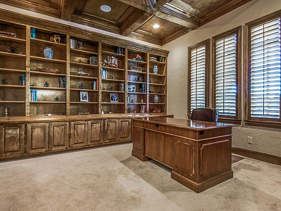 Study w/storage closet