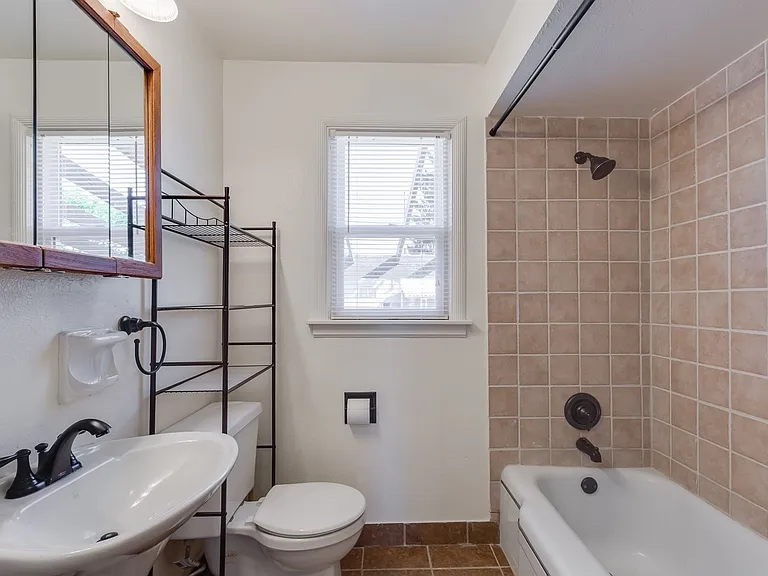 1504 W Kiernan Ave — Photo 13