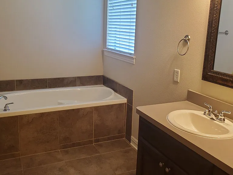 1125 Northwood Ln — Photo 14