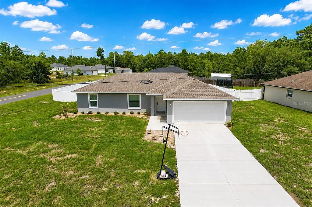 3 bed, 2.0 bath, 1390 sqft, $2,000 — Photo 1