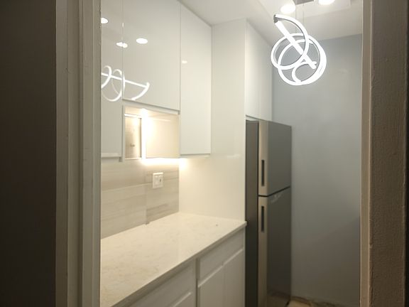 3rd image of 1021 Arlington Blvd APT 716