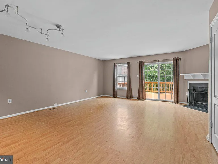 8 Wessex Ct — Photo 16