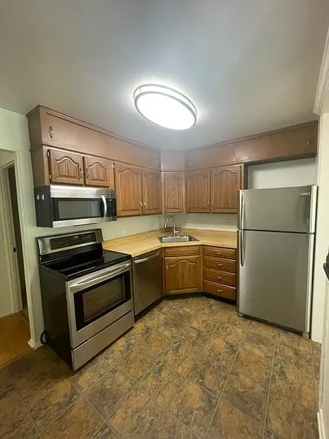 Building Photo - 220 Crocker Dr #E