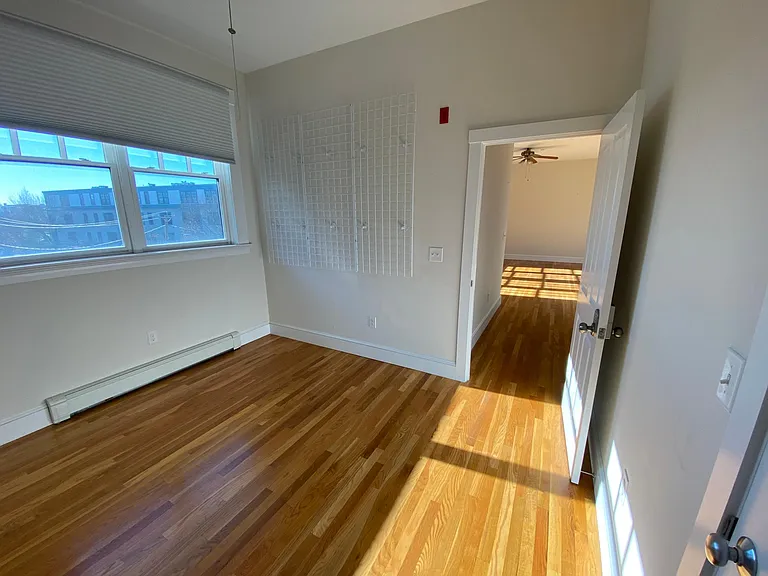 80 Webster Ave #3F — Photo 10