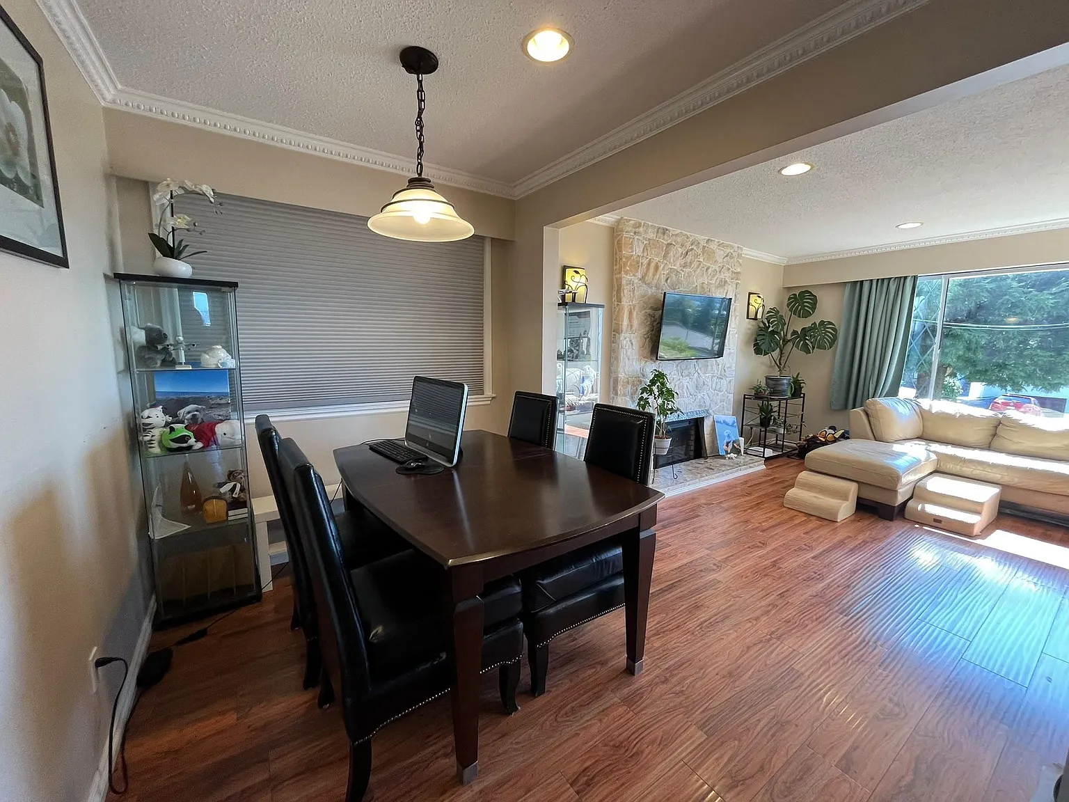 5 bed, 2100 sqft, $4,800 — Photo 2