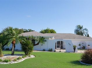 304 Stoneham Dr, Sun City Center, FL 33573