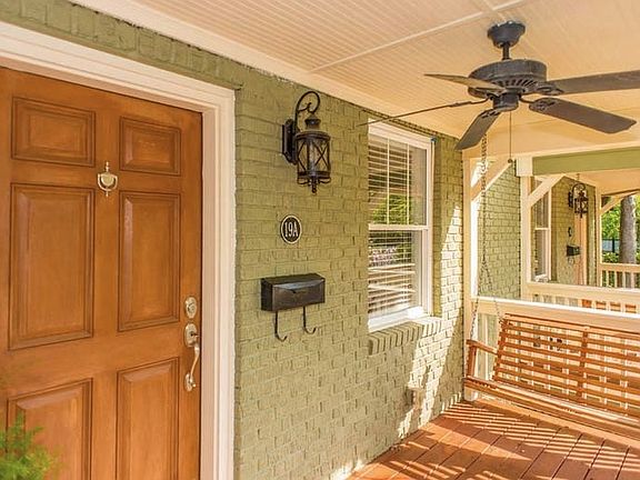 Front Porch of A, Unit B for Rent has same front porch with