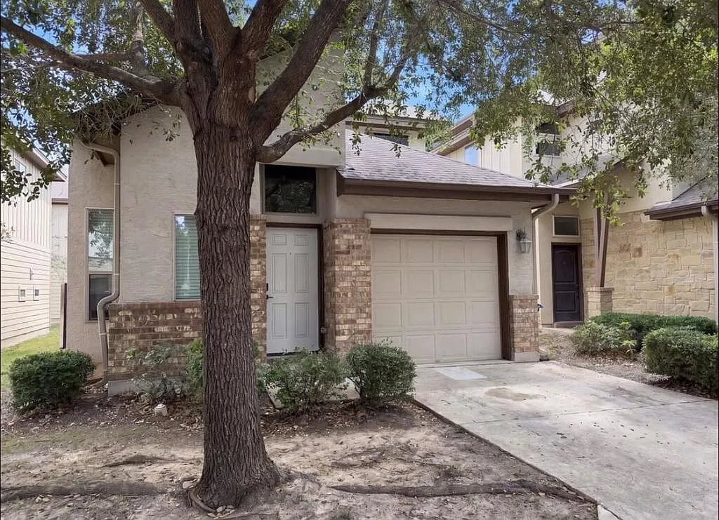 3 bed, 2.5 bath, 1488 sqft, $1,900 — Photo 1
