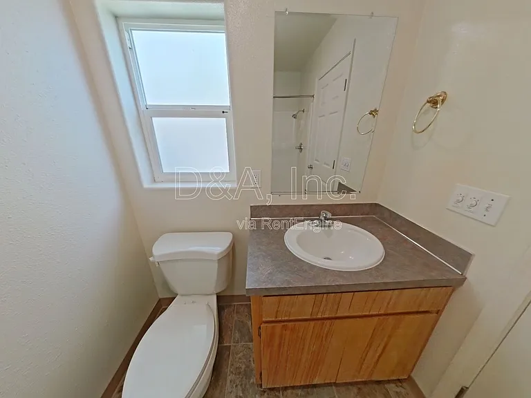 415 SE Mayberry Ave — Photo 14