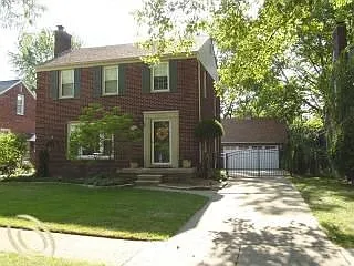 2413 Clawson Ave photo 1