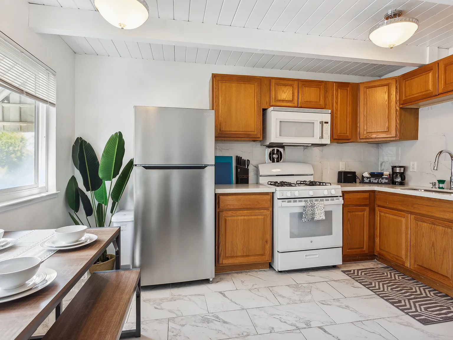 2 bed, 1000 sqft, $4,000 — Photo 2