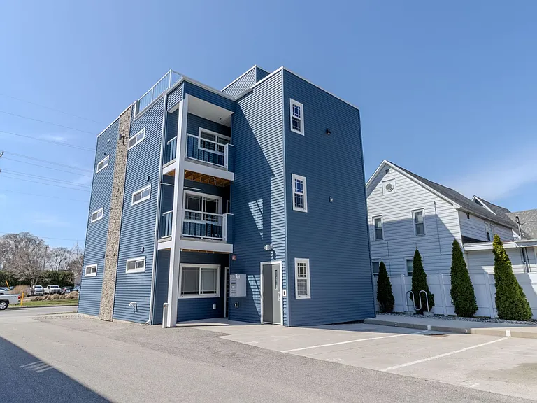 1 Bed 1 Bath in Downtown Traverse City — Photo 19