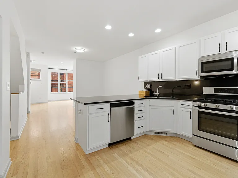 16 S Aberdeen St — Photo 15