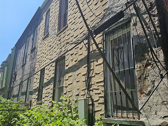 3rd image of 1054 Longfellow Avenue